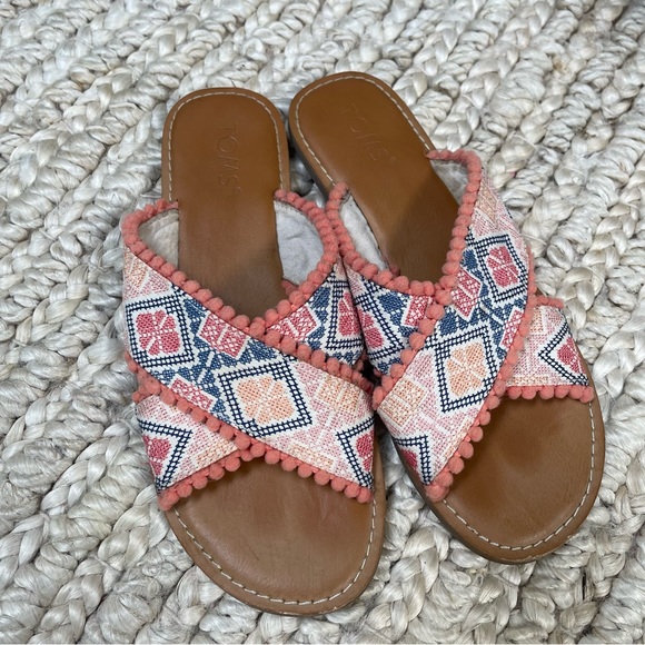 Toms Viv Geometric Sandals slides size 7 - Picture 3 of 6